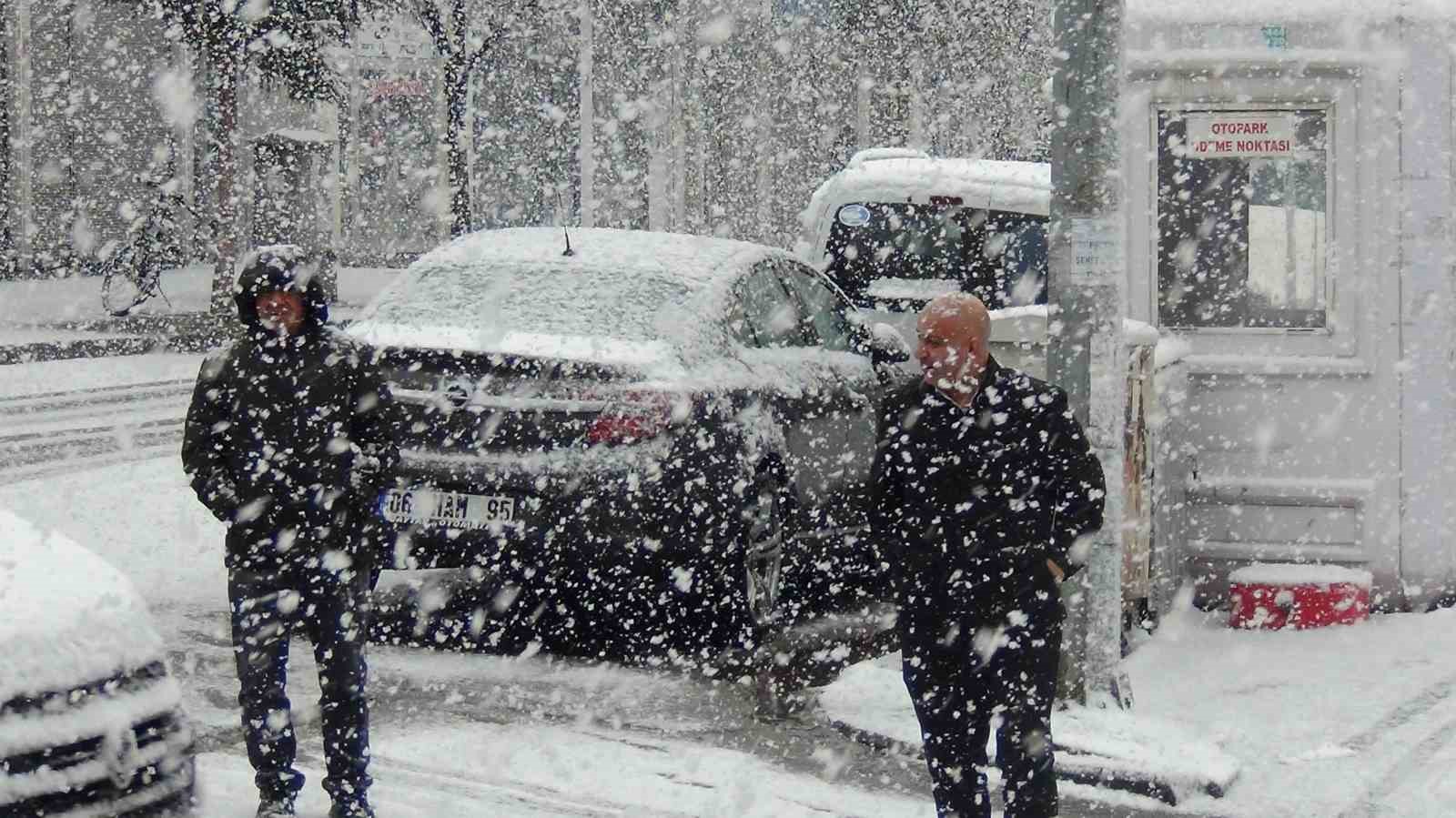 karsa kar biranda geldi her taraf bembeyaz oldu 5 SaaplJn4