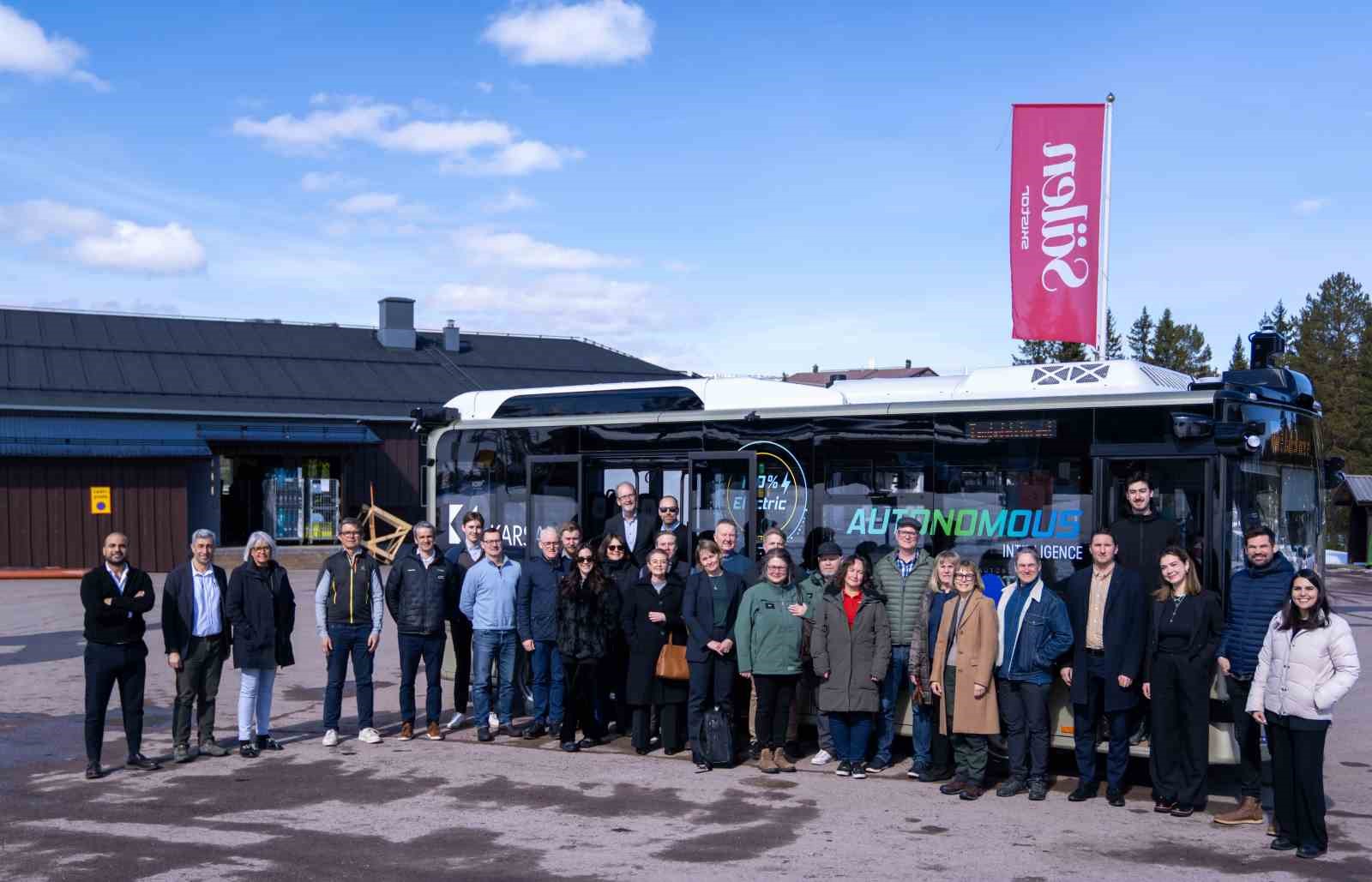 Karsan Otonom e-ATAK İsveç’te turistleri kayak merkezlerine taşıdı 6 karsan otonom e atak isvecte turistleri kayak merkezlerine tasidi 2 QD7mk3KT