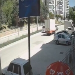 karsi-seride-gecen-otomobil-kamyonetle-carpisti-o-anlar-kameraya-yansidi-WdrSN311.jpg