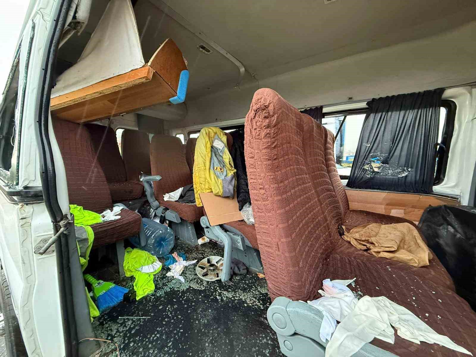 karsi seride gecti 10 kisinin bulundugu minibusle carpisti 11 yarali 3 FsXlpjyQ