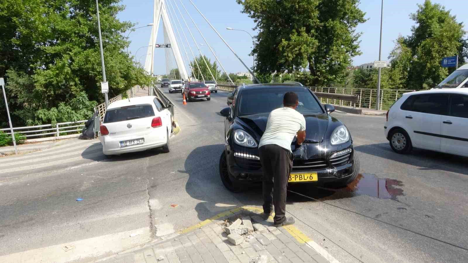 Karşı yola geçmek için alt geçidi kullanmadı, kaza kaçınılmaz oldu 6 karsi yola gecmek icin alt gecidi kullanmadi kaza kacinilmaz oldu 2