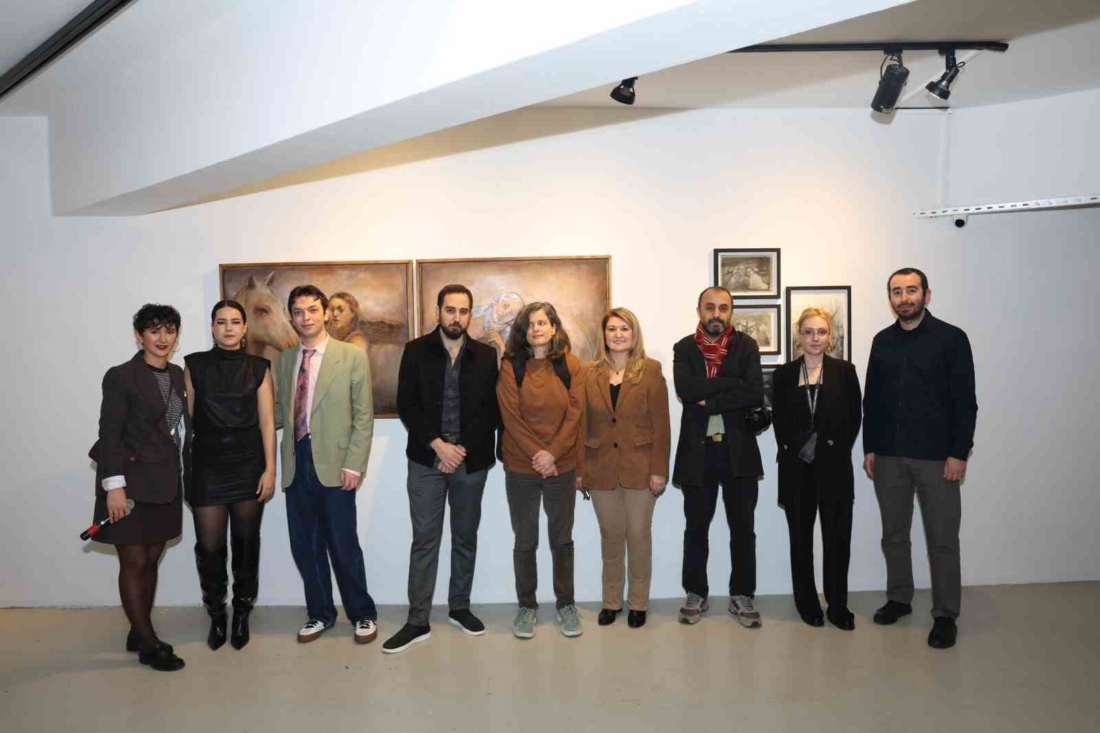 karsilasmalar devinimler izler sergisi ziyarete acildi 0