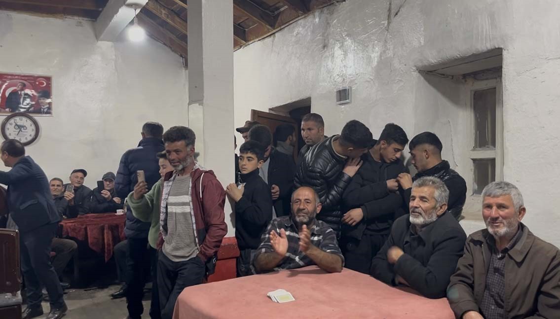 karsin koylerinde sazin ve sozun ustalari asiklik gelenegini yasatiyor 3 vyAWVAUU