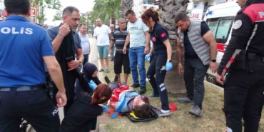 karsiya-gecmeye-calisan-gence-otomobil-carpti-kiz-arkadasi-ve-annesi-sinir-krizi-gecirdi-ZkHc1pOE.jpg