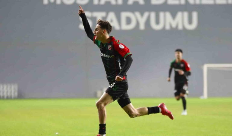 karsiyaka-ile-trabzonspor-adem-yesilyurt-icin-masaya-oturacak-pHXUuqUF.jpg