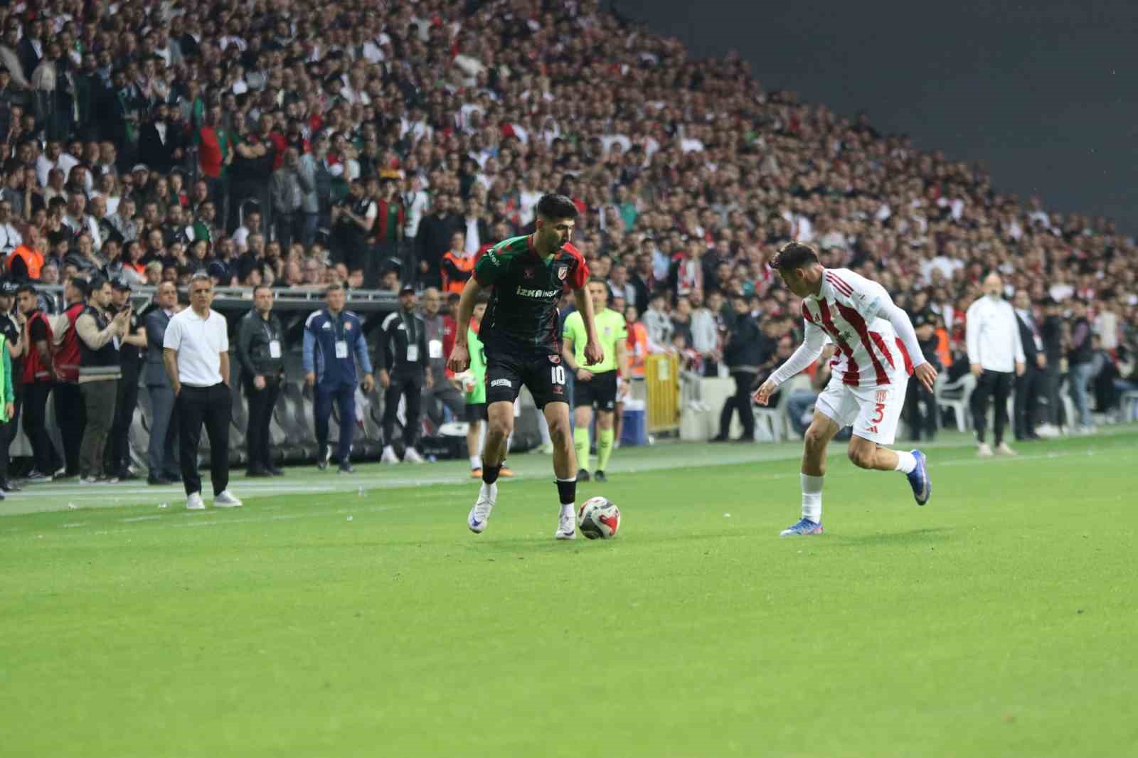 Karşıyaka, play-off’a veda etti 11 karsiyaka play offa veda etti 7 pNJMVRfX