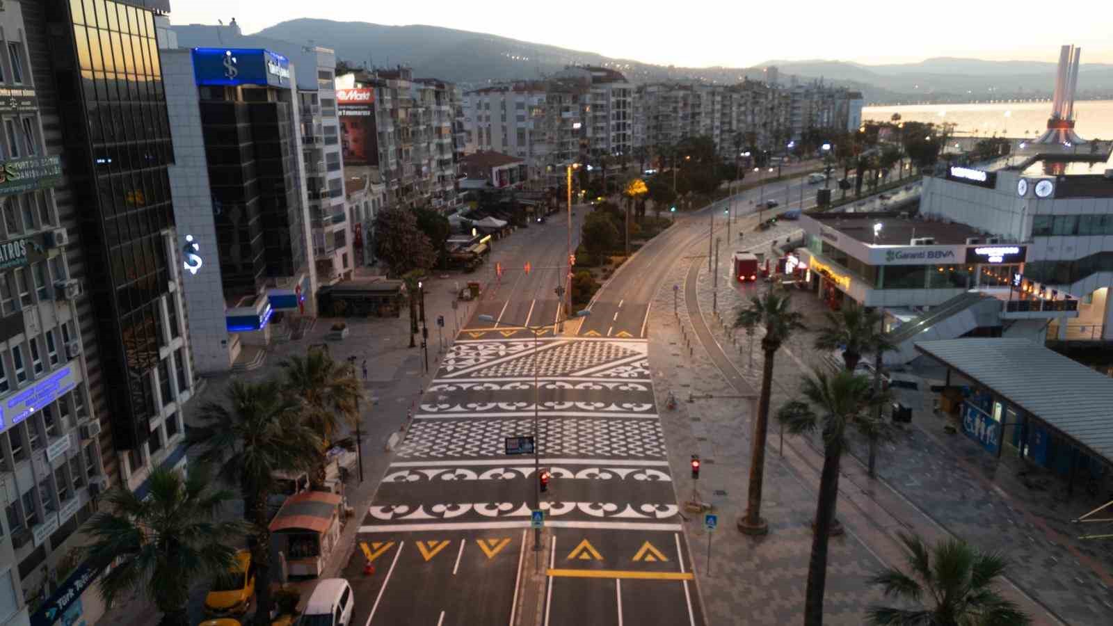 karsiyaka yali bulvarina yukseltilmis ve desenli yaya platformu 3 9jFzQQ3N