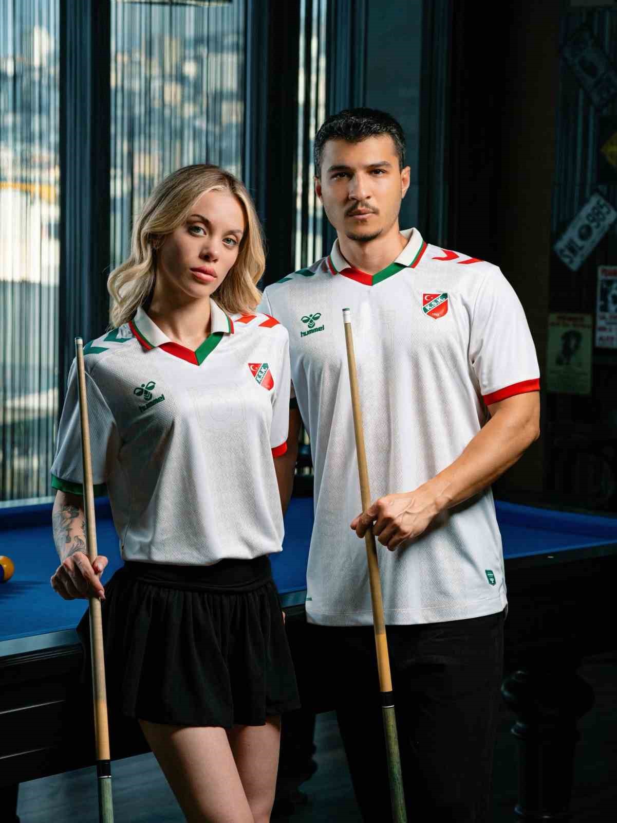 karsiyaka yeni sezon formalarini tanitti 1 YBe4TgwM