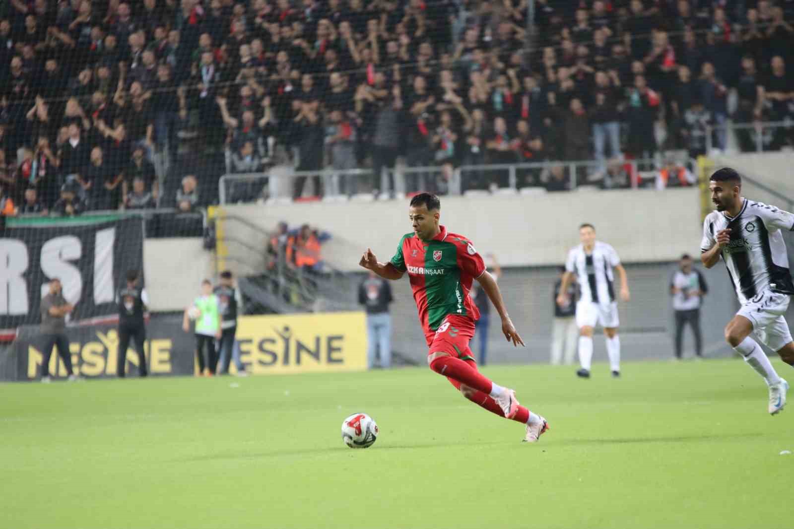 karsiyakada mehmet gunesle yollar ayrildi 0 WQR6LfmS