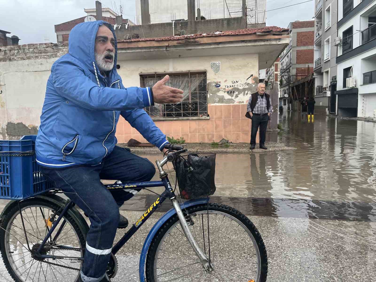 karsiyakada saganak sonrasi sokaklar gole dondu 4 auYYvw9K