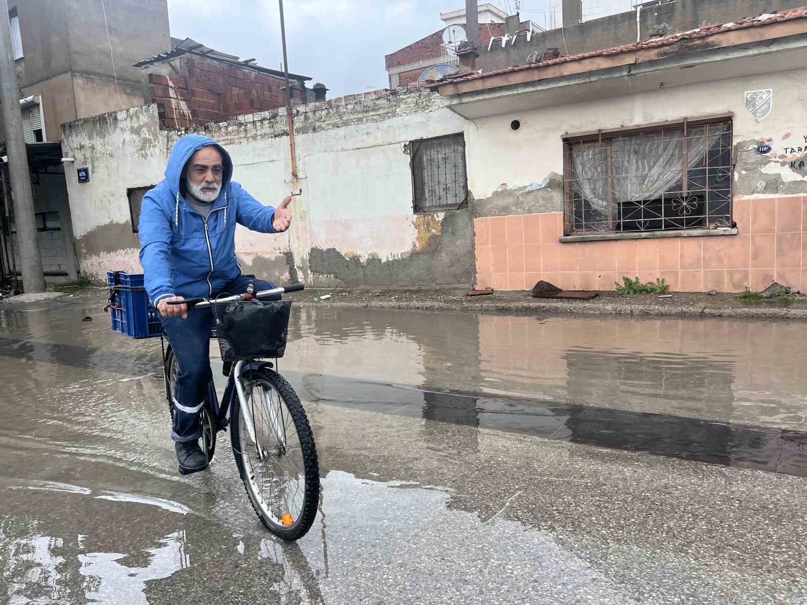 karsiyakada saganak sonrasi sokaklar gole dondu 5 RZEe4eva