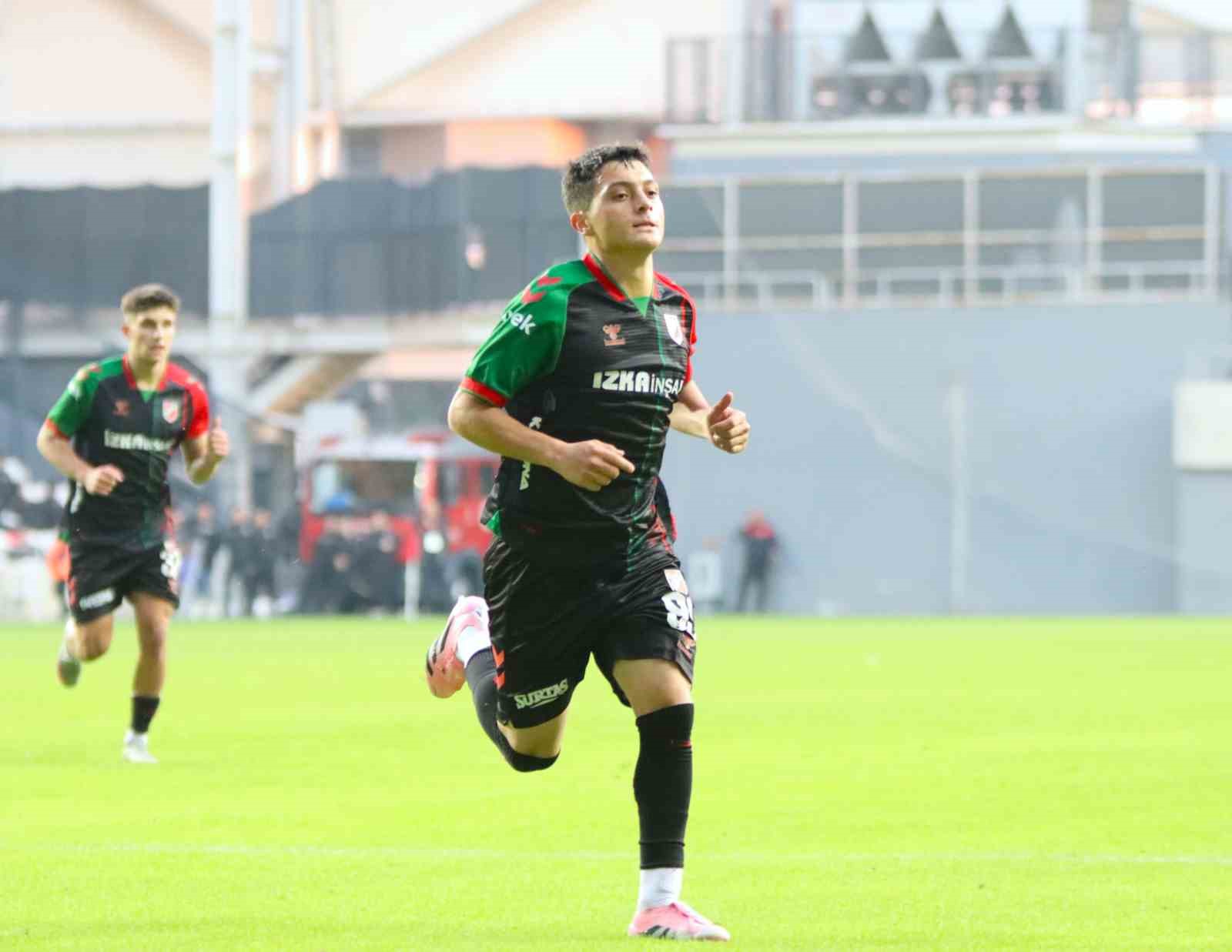 Karşıyaka’nın 20 yaşındaki yıldızı Berat Şahin parlıyor 6 karsiyakanin 20 yasindaki yildizi berat sahin parliyor 2 ek8yMnrk