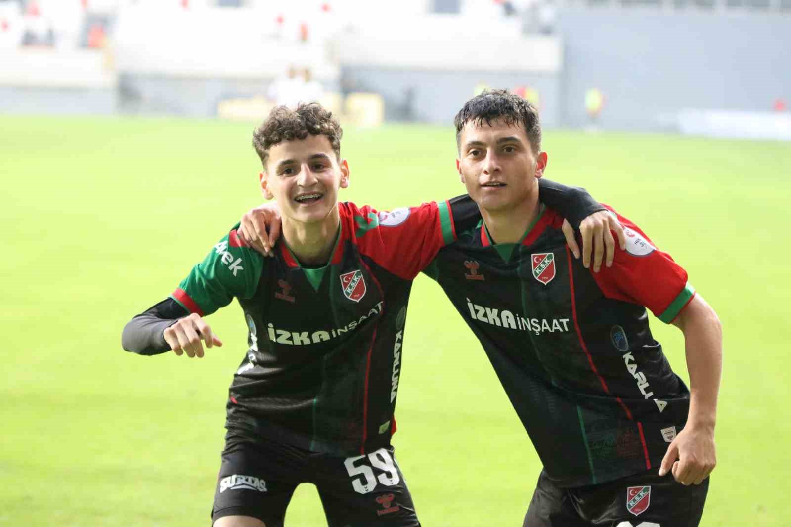 Karşıyaka’nın 20 yaşındaki yıldızı Berat Şahin parlıyor 7 karsiyakanin 20 yasindaki yildizi berat sahin parliyor 3 CM56k9ni