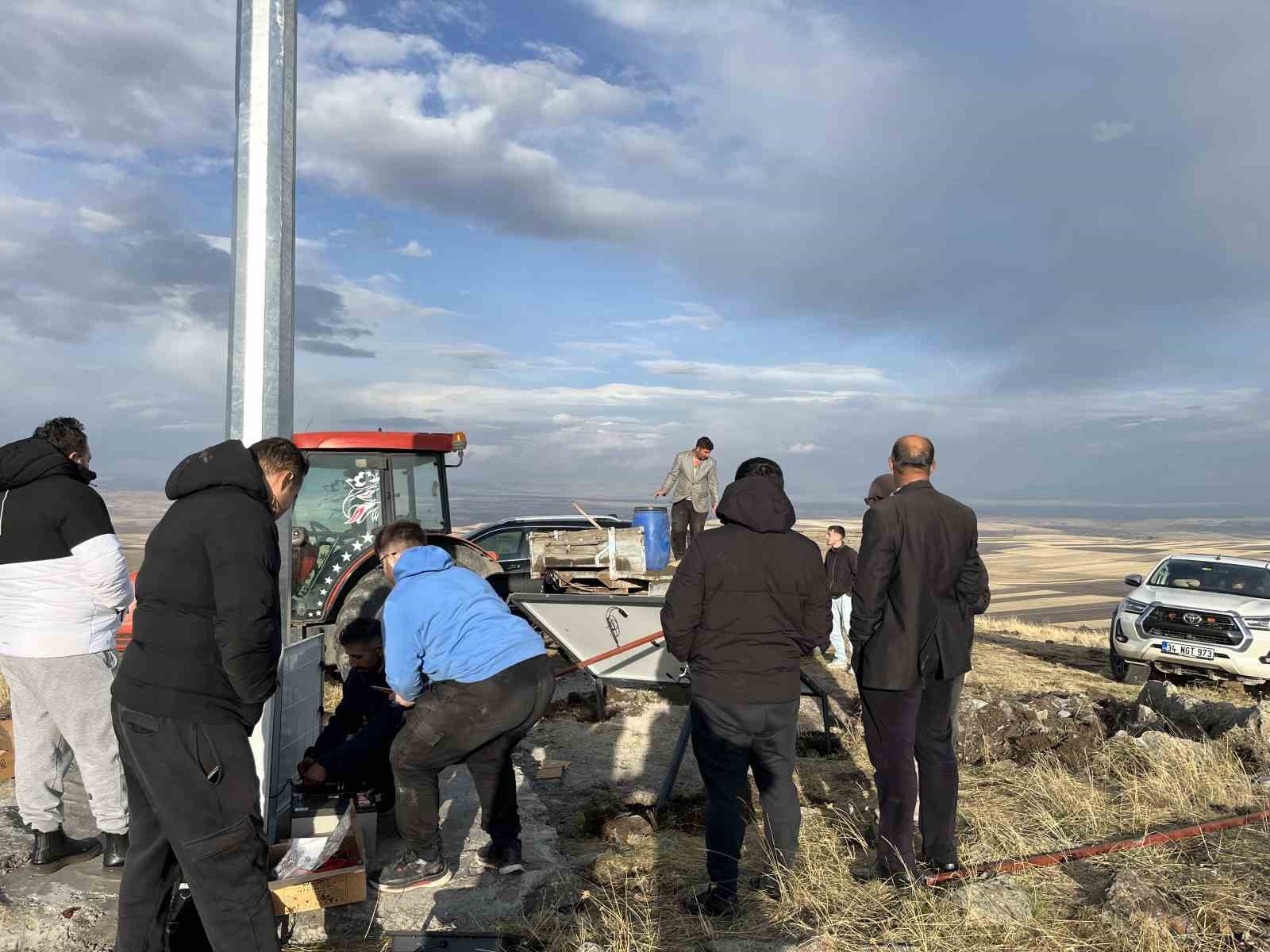 karsli koylulerin 20 yillik hayali ermenistan sinirina turk bayragi diktiler 1 yds42zFw