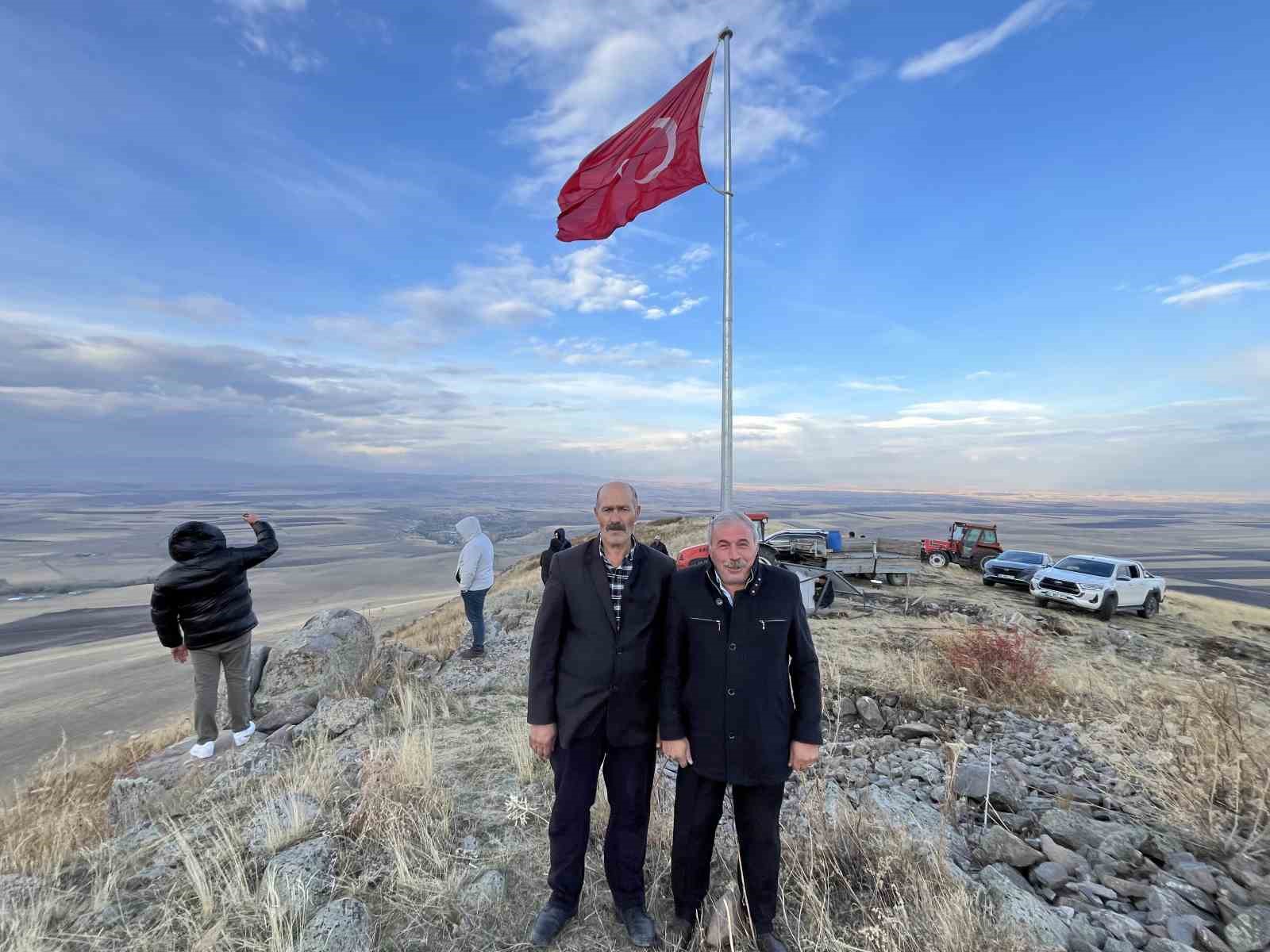 karsli koylulerin 20 yillik hayali ermenistan sinirina turk bayragi diktiler 4 SwapApXf