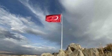 karsli-koylulerin-20-yillik-hayali-ermenistan-sinirina-turk-bayragi-diktiler-K6z1Gw6r.jpg
