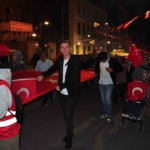 karslilar-15-temmuzda-tek-yurek-oldu-binlerce-vatandas-meydanlari-doldurdu-birlik-ve-beraberlik-mesaji-Hfr82QGq.jpg