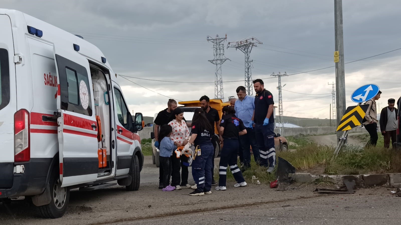 Kars’ta 2 araç çarpıştı: 3’ü çocuk 5 kişi yaralandı 4 karsta 2 arac carpisti 3u cocuk 5 kisi yaralandi 0 uNA2hvAT