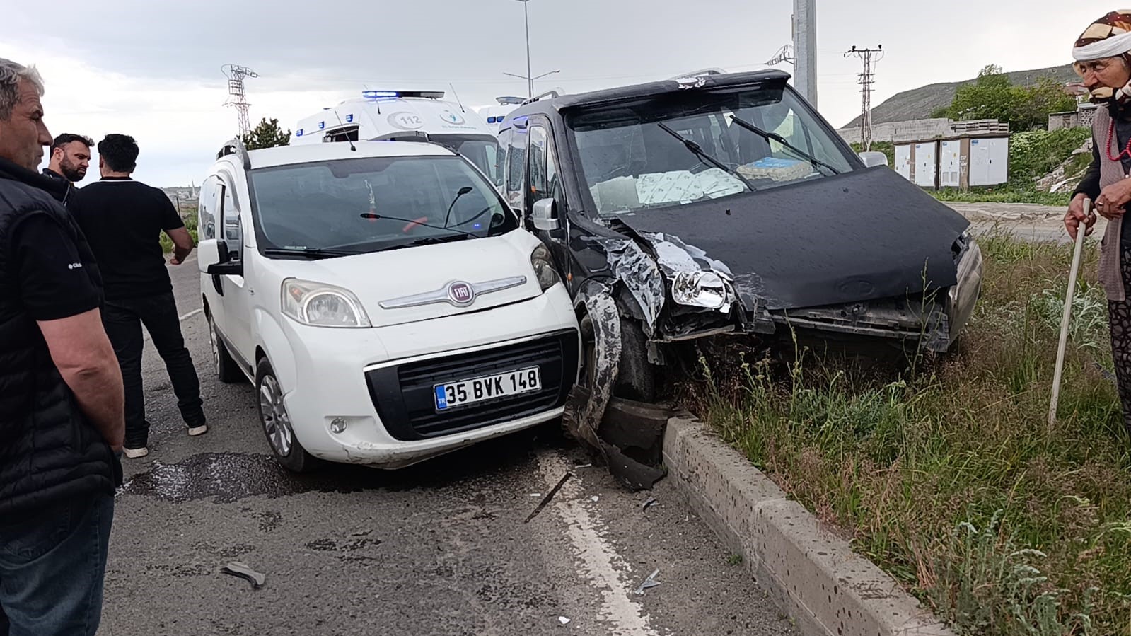 Kars’ta 2 araç çarpıştı: 3’ü çocuk 5 kişi yaralandı 6 karsta 2 arac carpisti 3u cocuk 5 kisi yaralandi 2 S253bik1