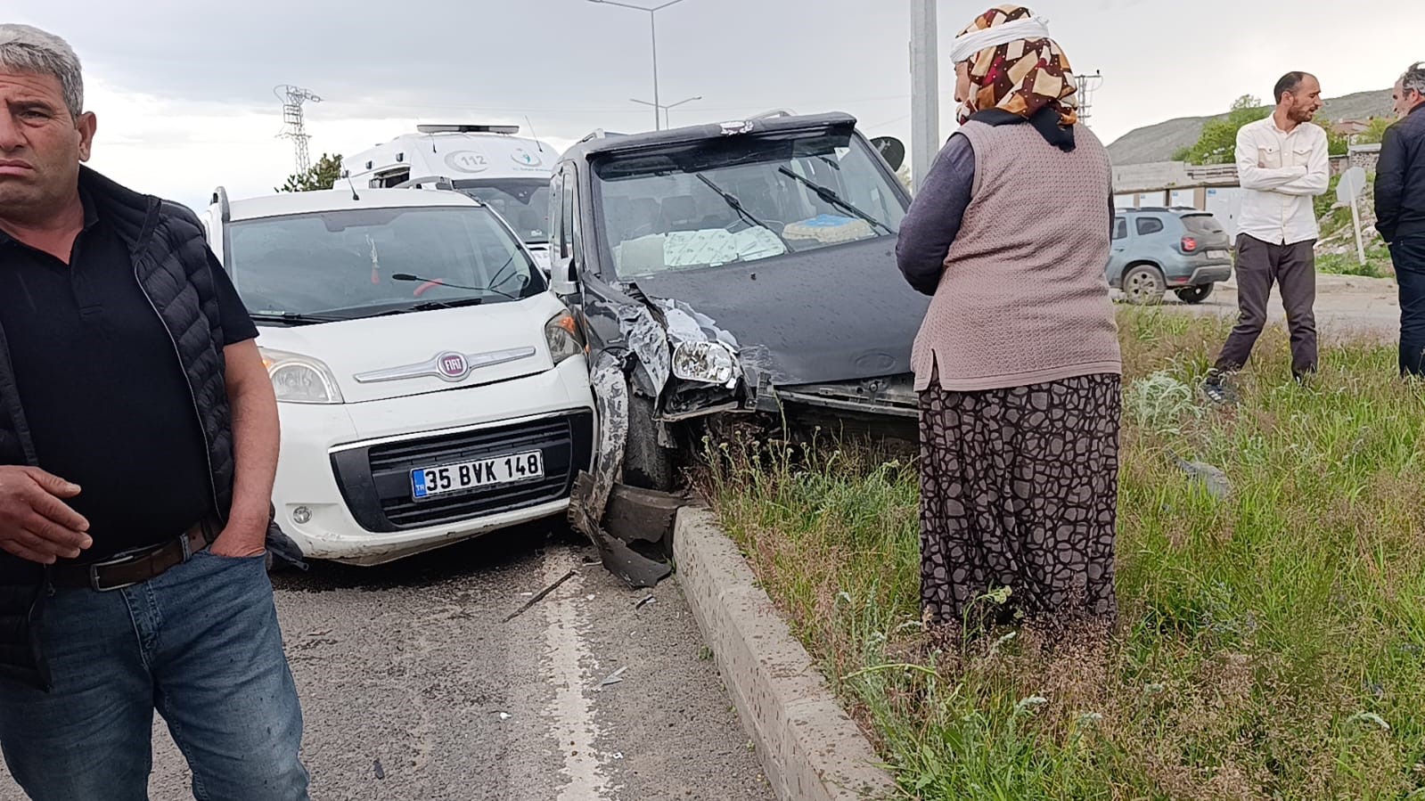 Kars’ta 2 araç çarpıştı: 3’ü çocuk 5 kişi yaralandı 7 karsta 2 arac carpisti 3u cocuk 5 kisi yaralandi 3 bN84hcXD