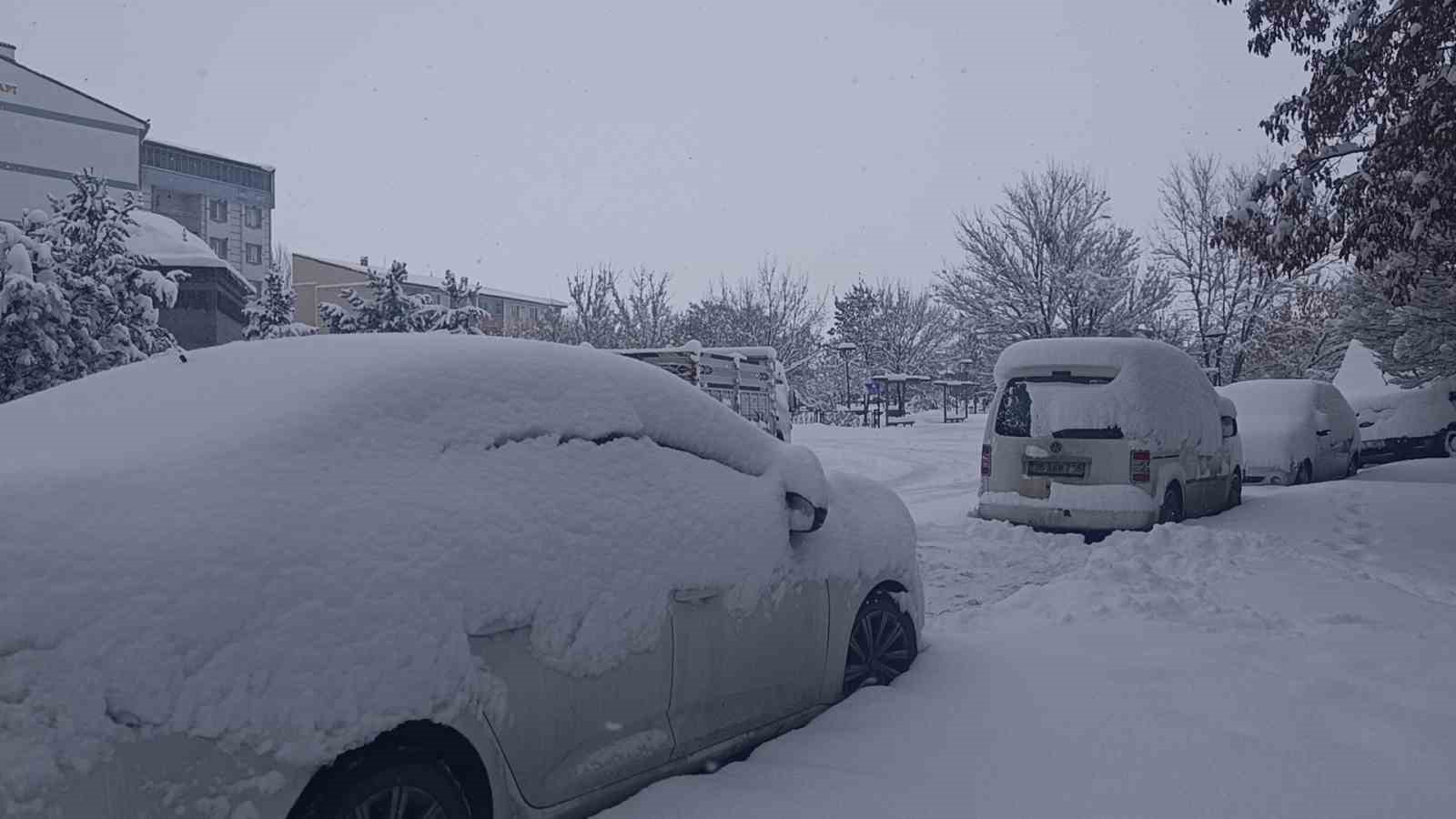 karsta 212 koy yolu ulasima kapandi 1 YRnORjhN