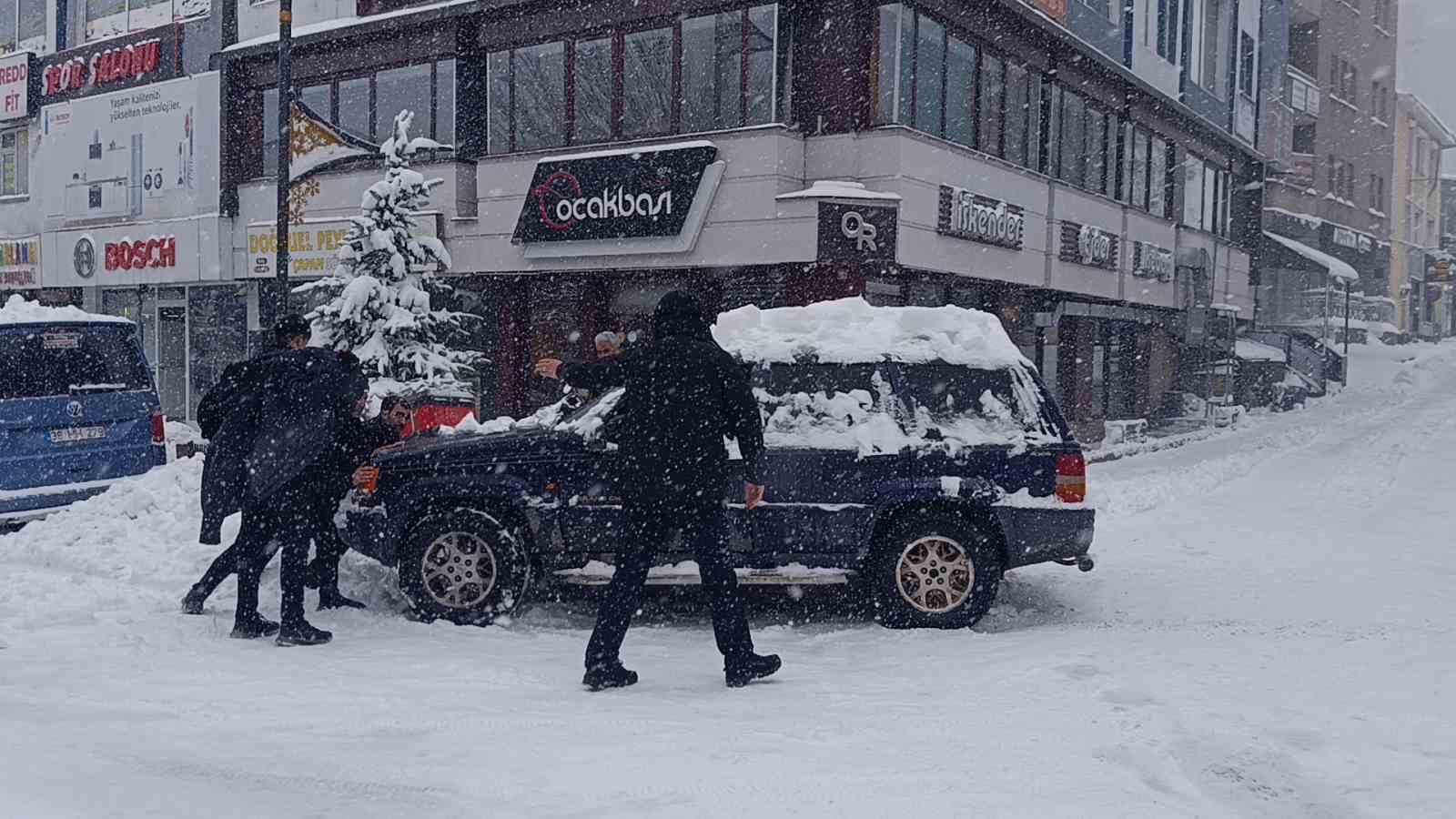 karsta 212 koy yolu ulasima kapandi 5 PyWEjmmq