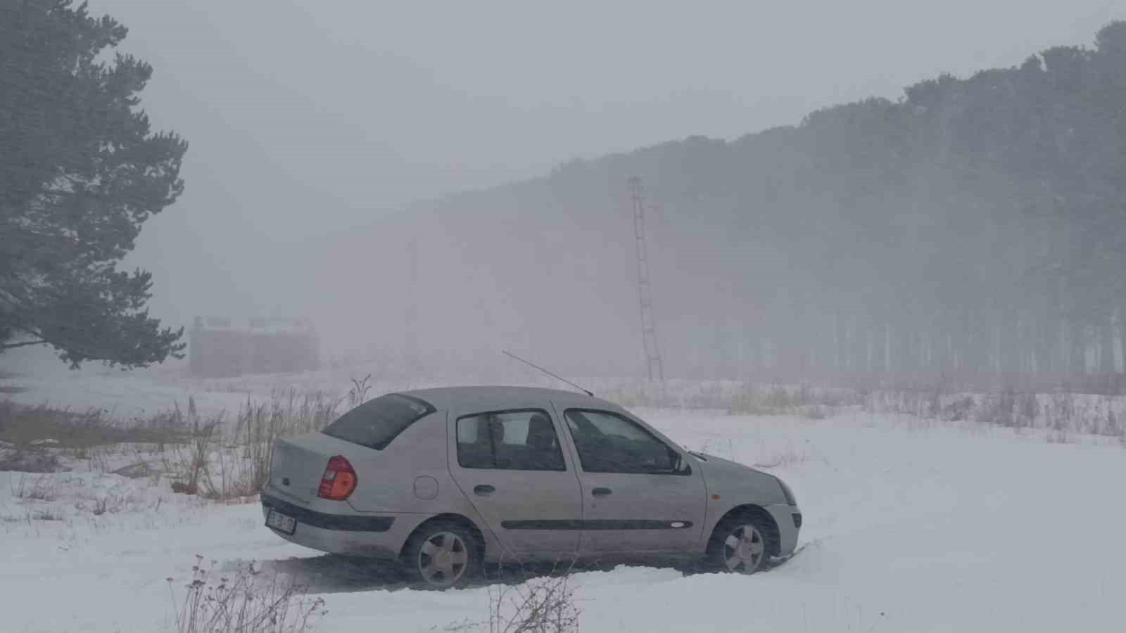 karsta 27 koy yolu ulasima kapandi 1 uF5O3R9A