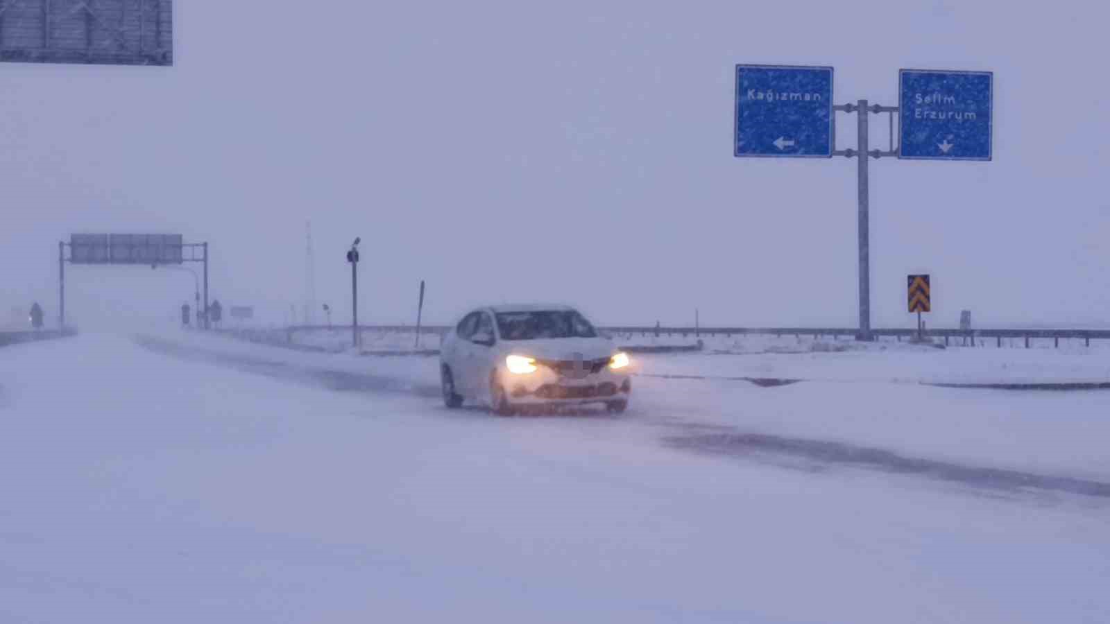 karsta 27 koy yolu ulasima kapandi 4 kcOSegzL