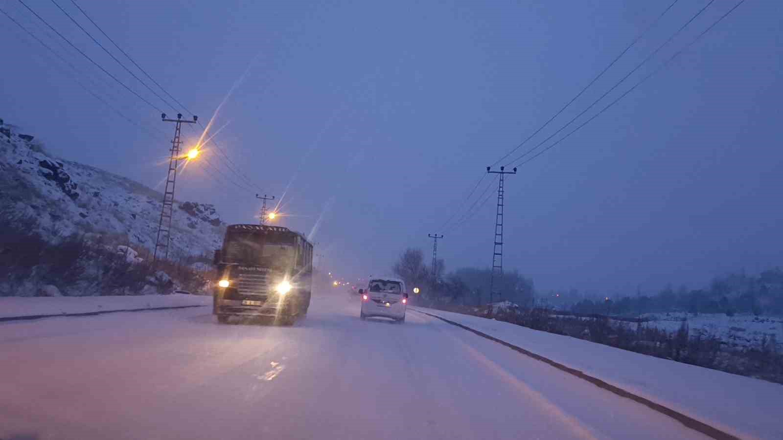karsta 27 koy yolu ulasima kapandi 5 6GuDfd2f