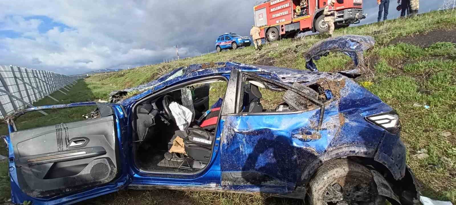 Kars’ta 3 kardeşin bulunduğu otomobil şarampole yuvarlandı: 1 ölü, 2 yaralı 5 karsta 3 kardesin bulundugu otomobil sarampole yuvarlandi 1 olu 2 yarali 1