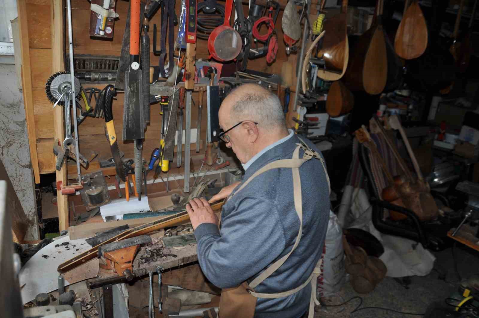 karsta 73 yasindaki usta kaybolan tar gelenegi icin cirak ariyor 1 tI72cJUq