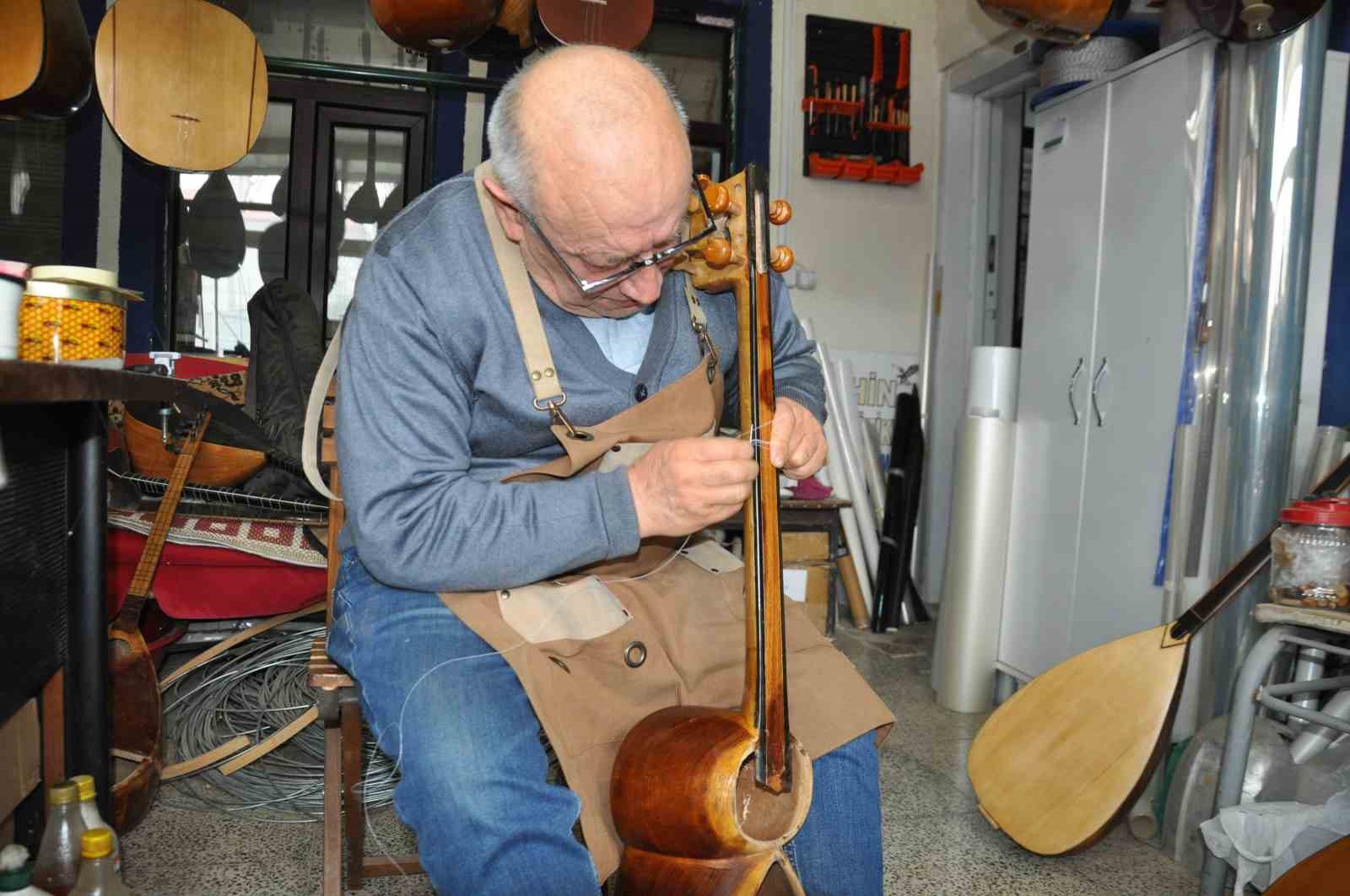 karsta 73 yasindaki usta kaybolan tar gelenegi icin cirak ariyor 3 LSIPLC66
