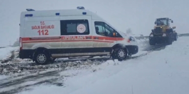 karsta-ambulanslara-kar-gecit-vermedi-1J2lVaeK.jpg