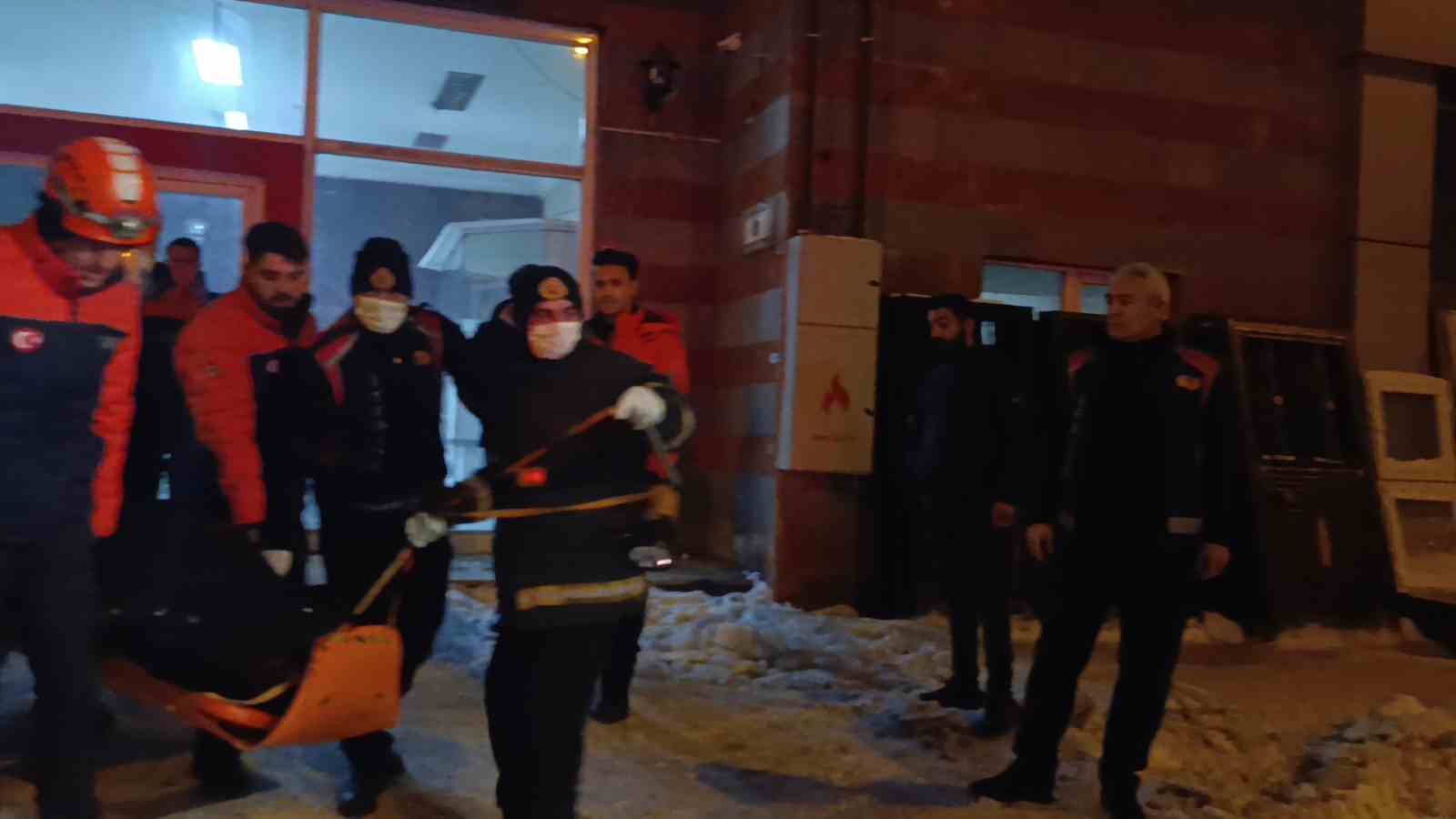 karsta asansor bosluguna dusen bir kisi hayatini kaybetti 0