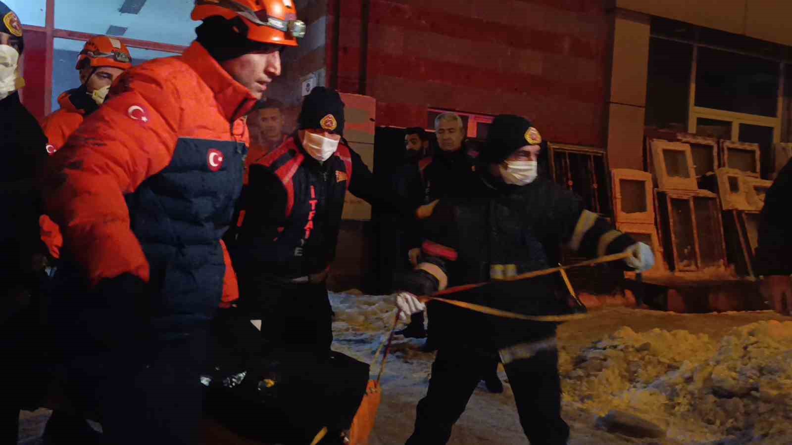 karsta asansor bosluguna dusen bir kisi hayatini kaybetti 1 1zrLVUyY