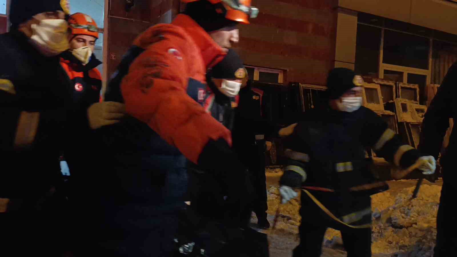 karsta asansor bosluguna dusen bir kisi hayatini kaybetti 2 OEHr5QGI