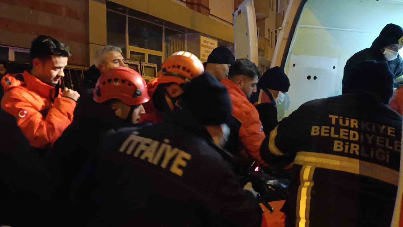 karsta asansor bosluguna dusen bir kisi hayatini kaybetti 3 OASYmYSR