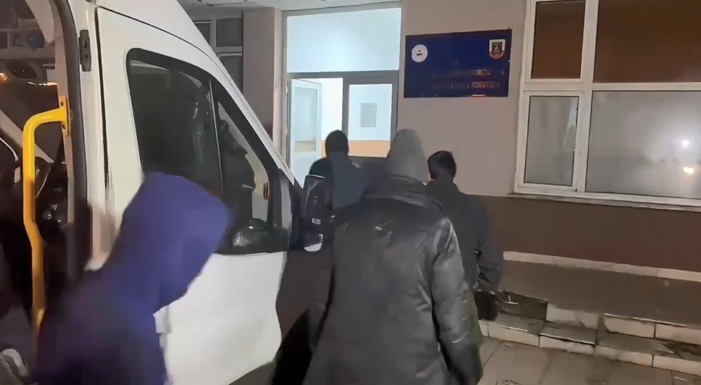 Kars’ta bagaja istiflenen düzensiz göçmenler jandarma yakalandı 5 karsta bagaja istiflenen duzensiz gocmenler jandarma yakalandi 1 XyGgXNRz