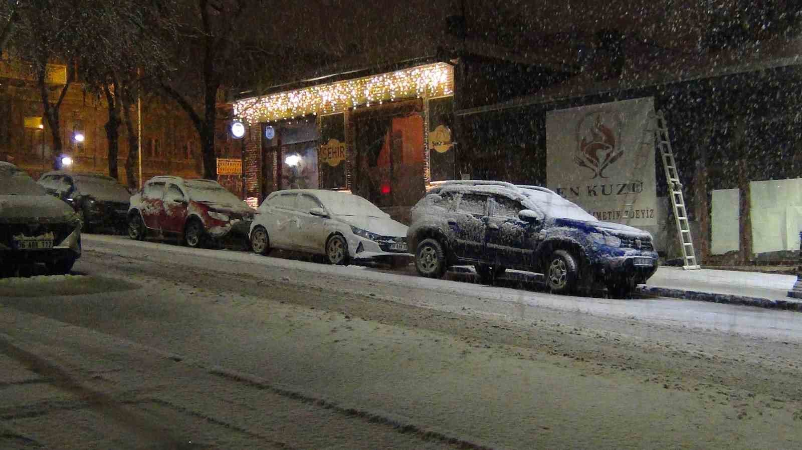 Kars’ta bahar yerini kışa bıraktı: Kar yağışı kenti beyaza bürüdü 9 karsta bahar yerini kisa birakti kar yagisi kenti beyaza burudu 5 ayF7aKSH