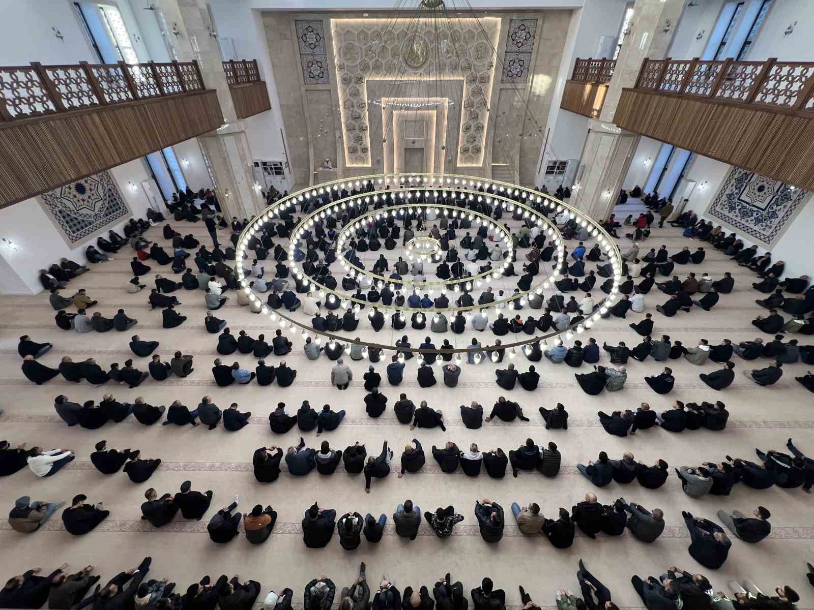 karsta bayram namazinda camiler doldu tasti 0 Us16aHHU