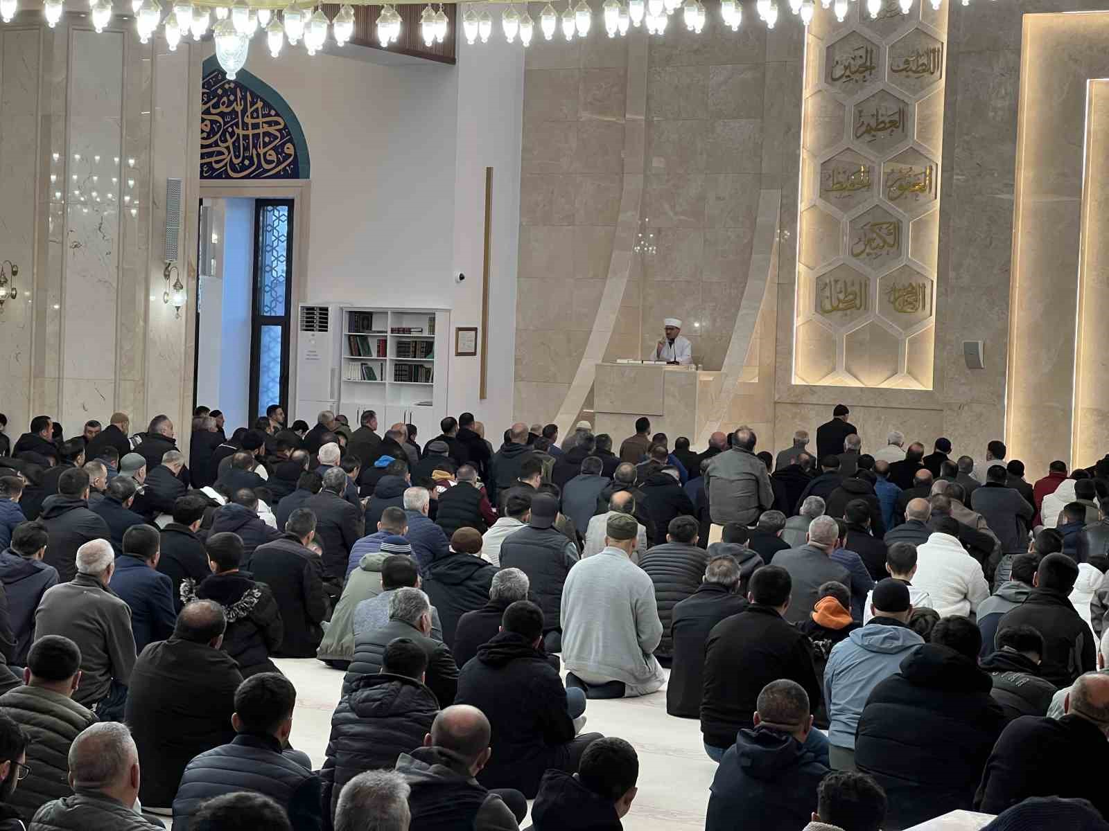 karsta bayram namazinda camiler doldu tasti 1 h73bCU4a