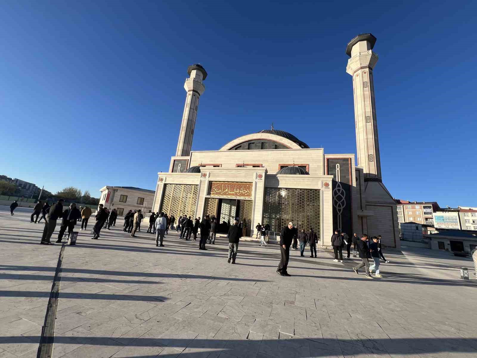 karsta bayram namazinda camiler doldu tasti 10 c86LqXGm