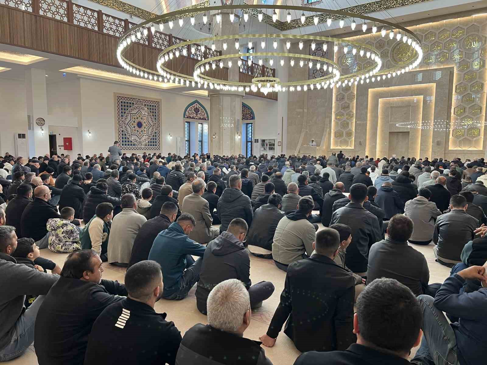 karsta bayram namazinda camiler doldu tasti 3 F1QSOfbj