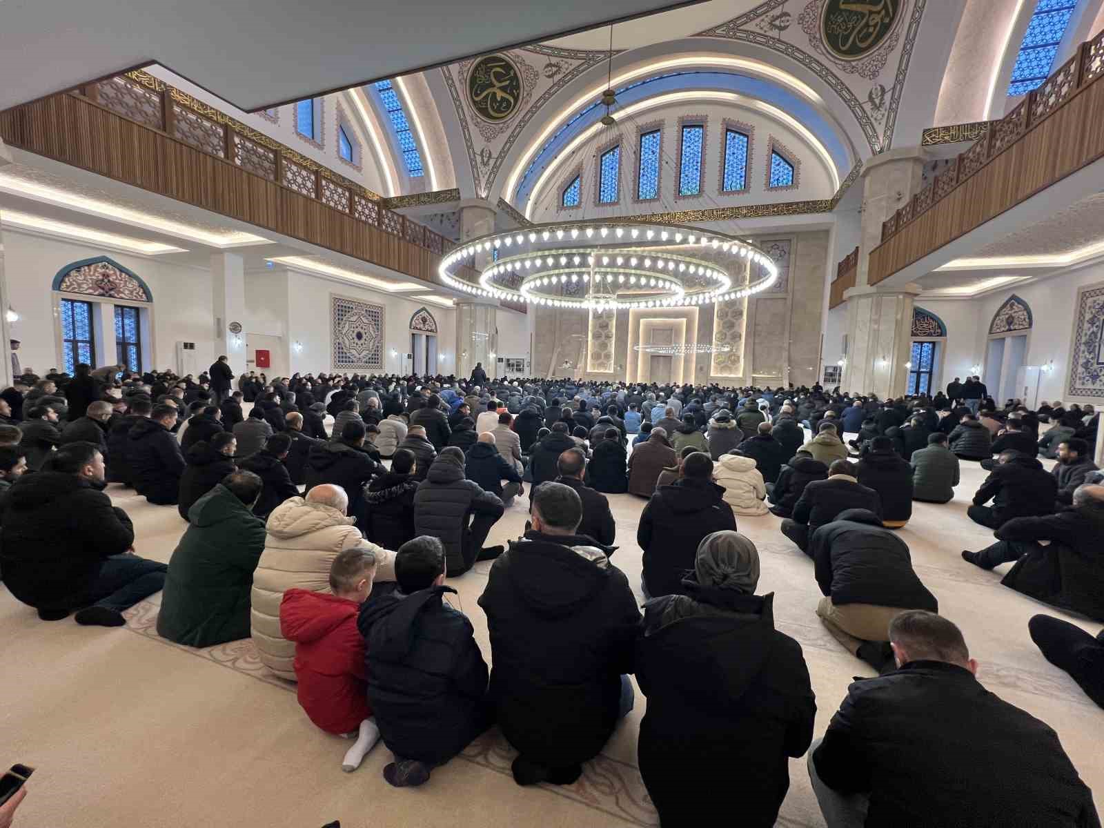 karsta bayram namazinda camiler doldu tasti 3 wlqkzzIt