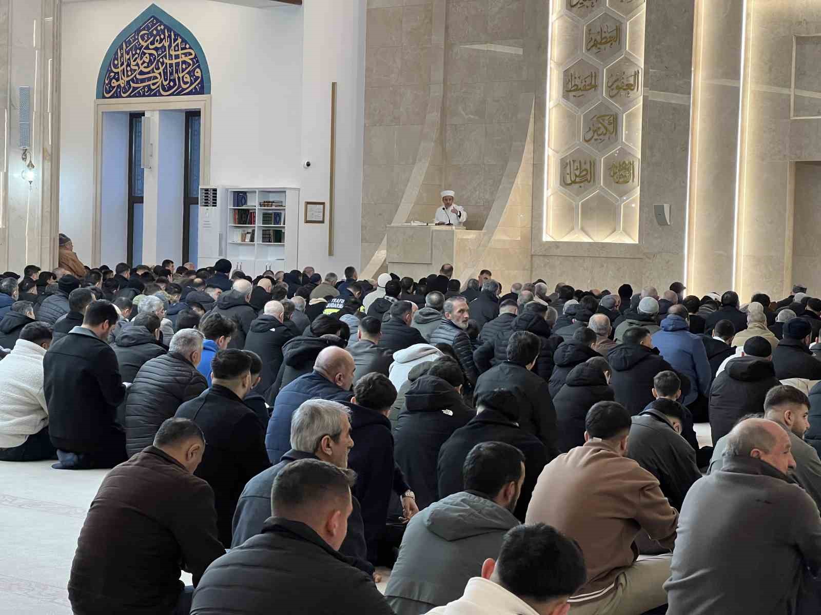karsta bayram namazinda camiler doldu tasti 4