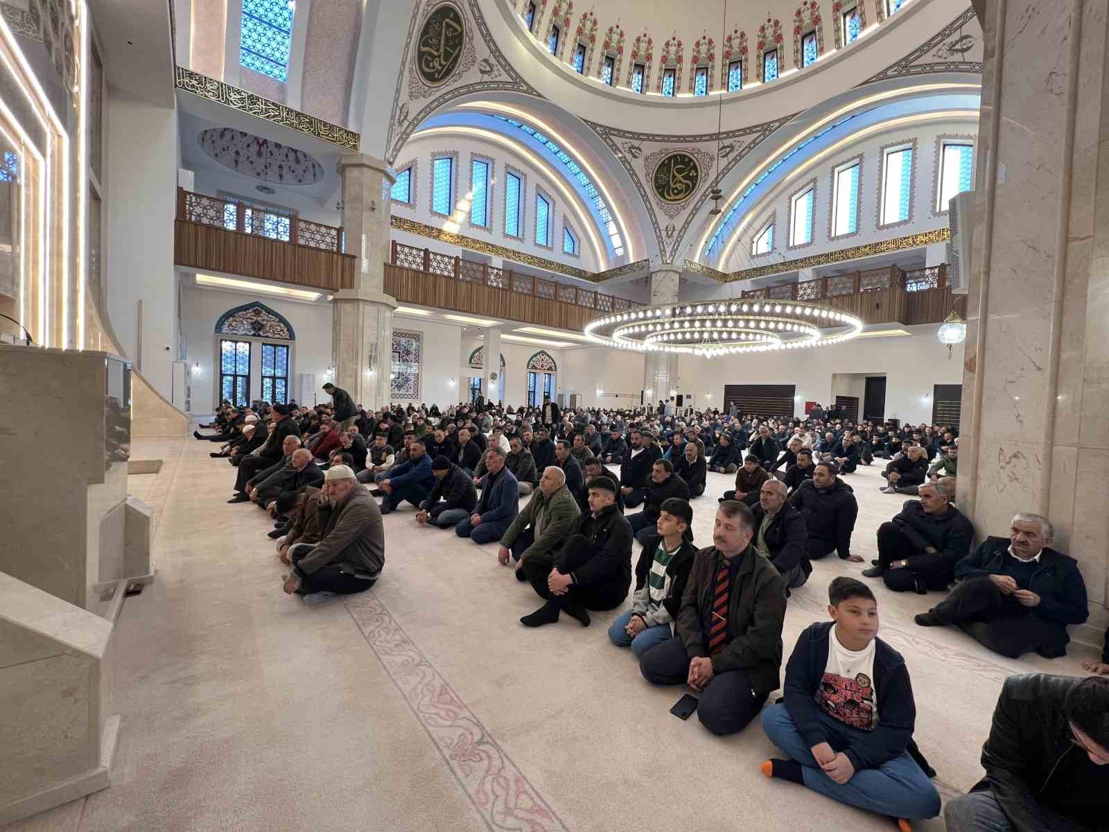 karsta bayram namazinda camiler doldu tasti 5 3QEieK4S