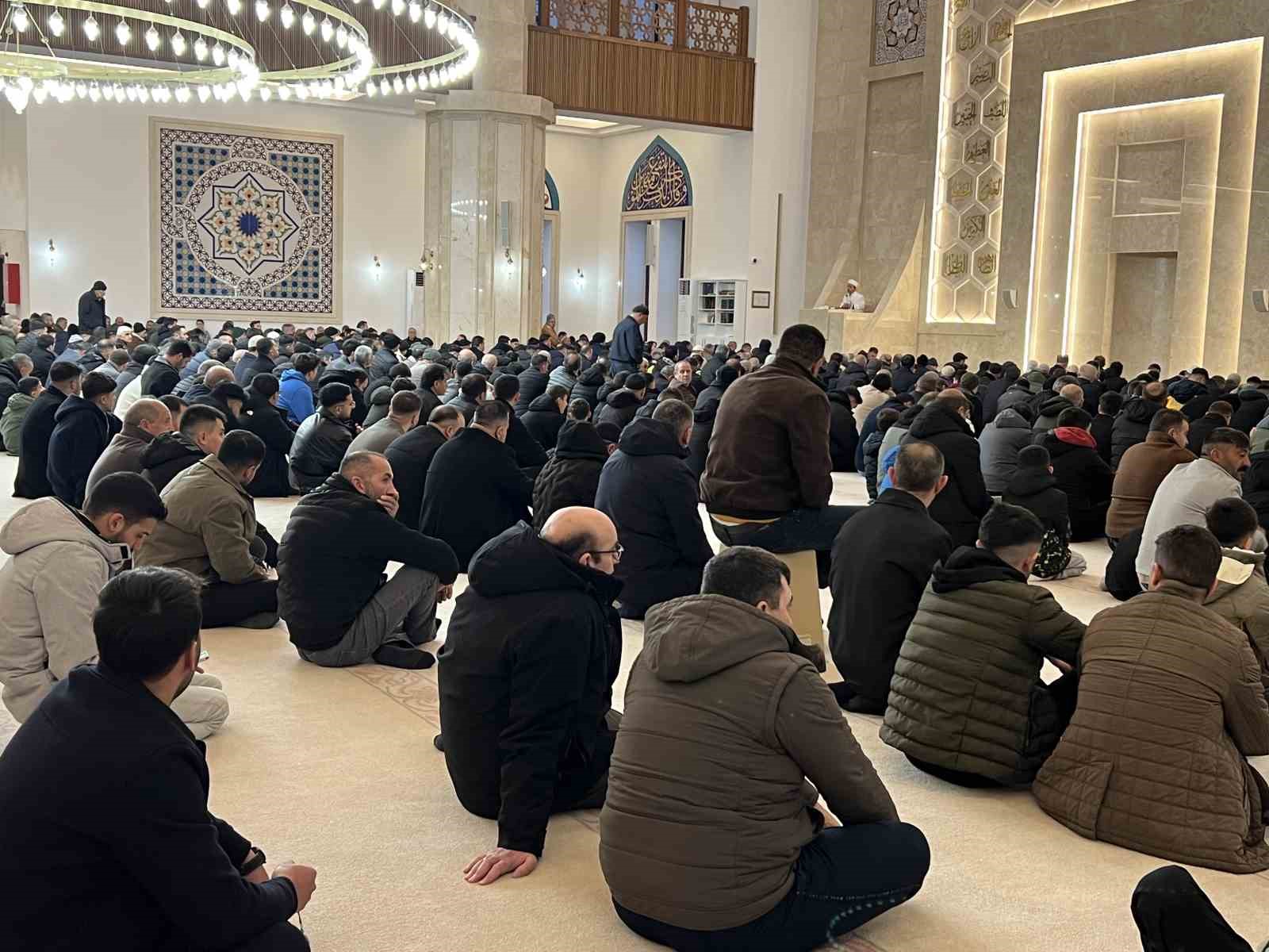 karsta bayram namazinda camiler doldu tasti 5 ptH9OYKa