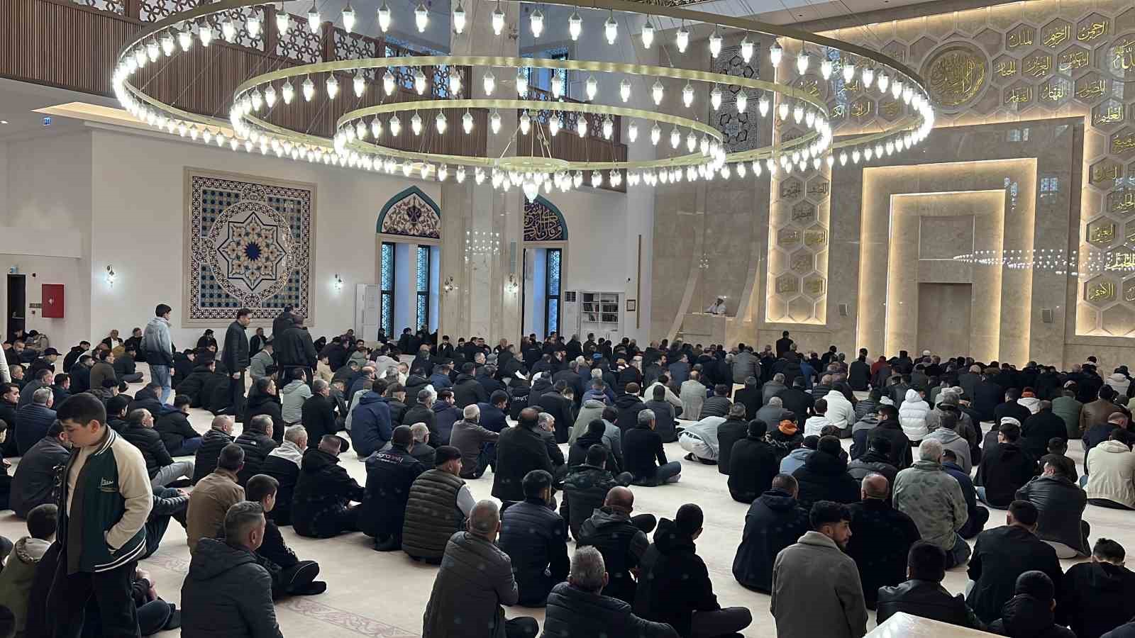 karsta bayram namazinda camiler doldu tasti 6