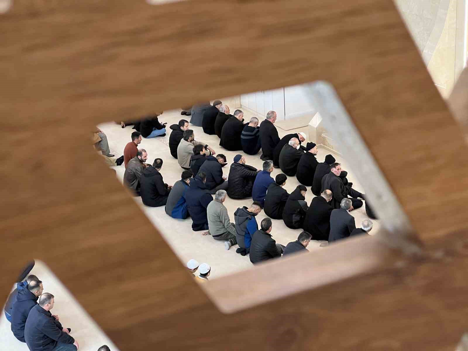 karsta bayram namazinda camiler doldu tasti 9