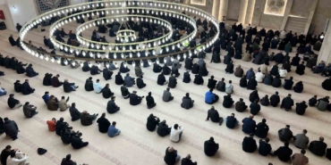 karsta-bayram-namazinda-camiler-doldu-tasti-idSldREr.jpg